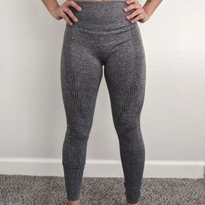 • Gray gym leggings